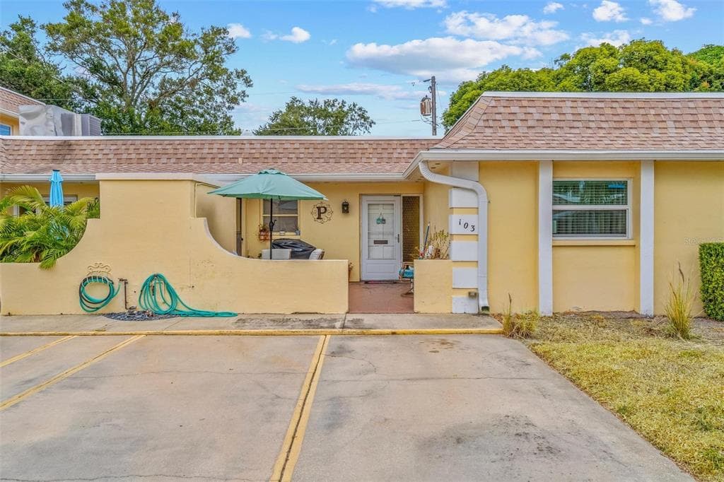 610 INDIAN ROCKS ROAD Unit 103, BELLEAIR BLUFFS, FL 33770 photo 2