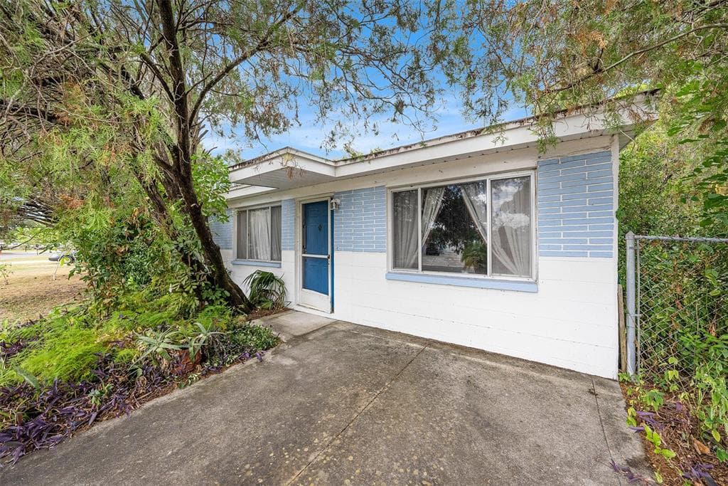 8481 93RD Avenue, SEMINOLE, FL 33777