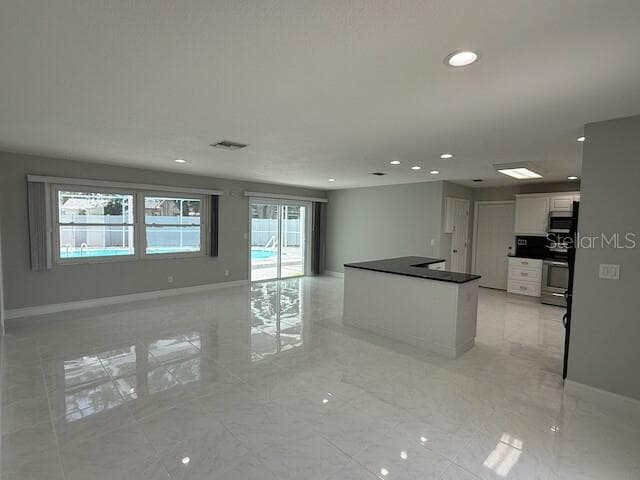 8401 BLACKSTONE COURT, TAMPA, FL 33615 photo 2