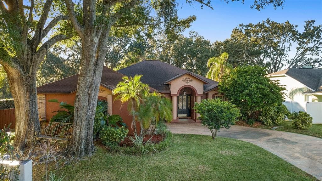 16502 CAYMAN Drive, TAMPA, FL 33624 photo 2