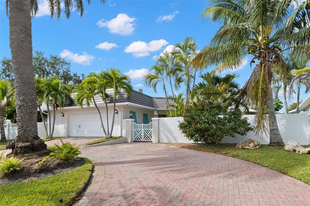 422 3RD AVENUE, TIERRA VERDE, FL 33715