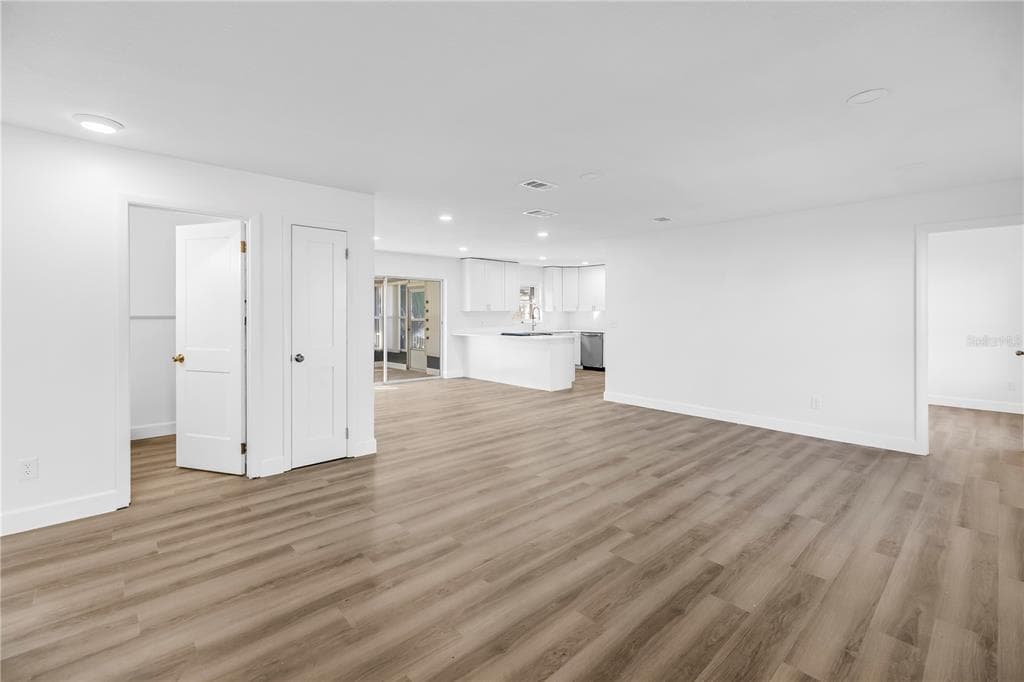 6127 18TH STREET, ZEPHYRHILLS, FL 33542 photo 2