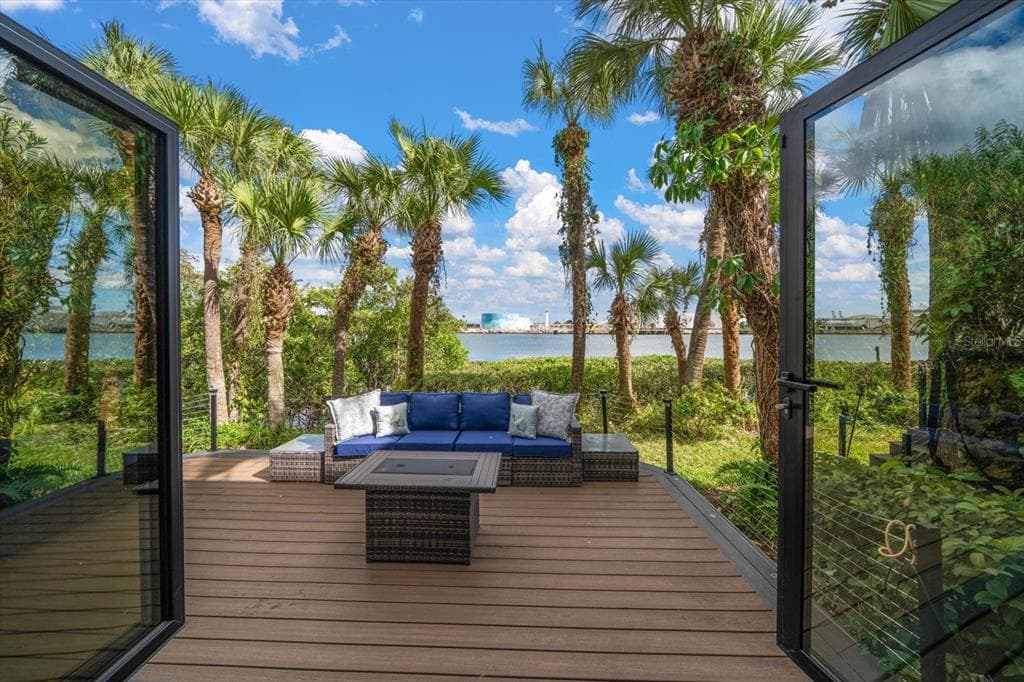 1123 SHIPWATCH Circle, TAMPA, FL 33602 photo 2