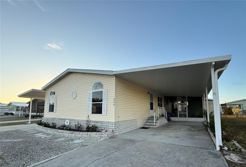 209 SAINT THOMAS Circle, APOLLO BEACH, FL 33572 photo 2