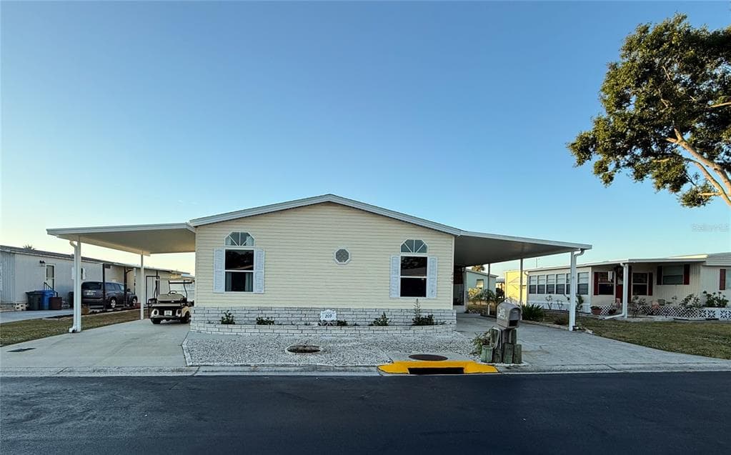 209 SAINT THOMAS Circle, APOLLO BEACH, FL 33572