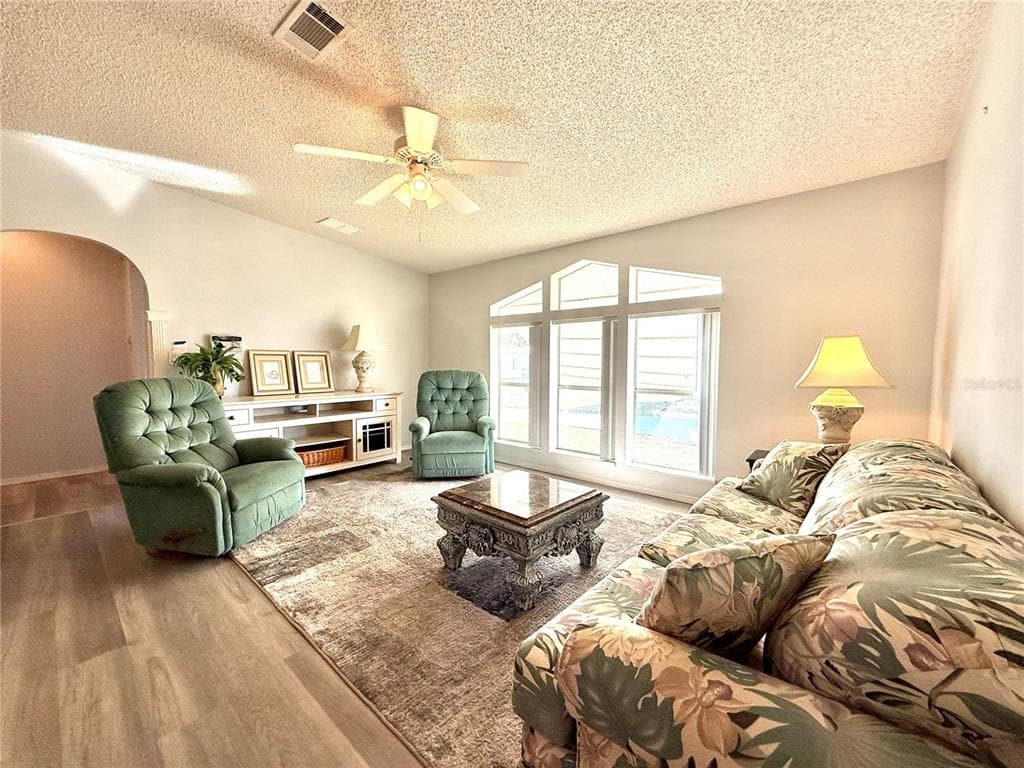 209 SAINT THOMAS Circle, APOLLO BEACH, FL 33572 photo 4