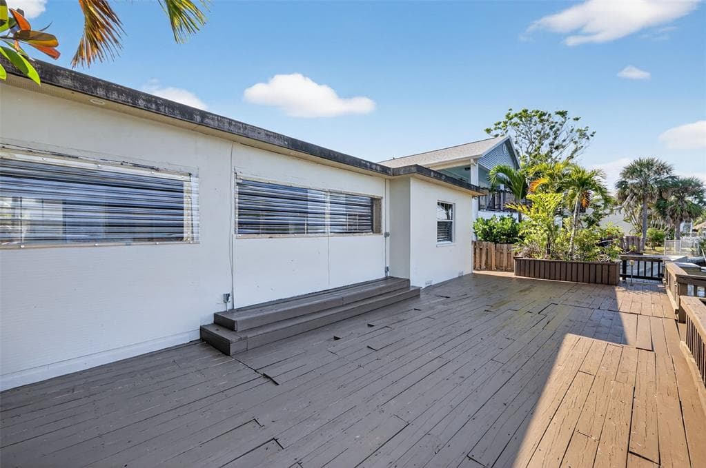 566 182ND Avenue, REDINGTON SHORES, FL 33708 photo 4