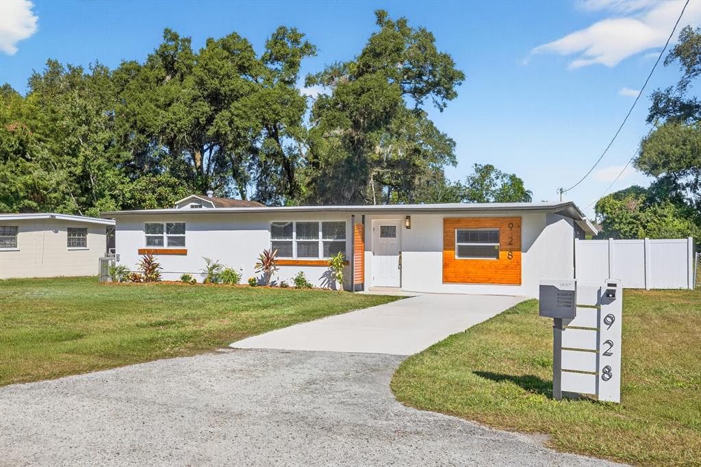 928 VALMAR Street, BRANDON, FL 33511 photo 2