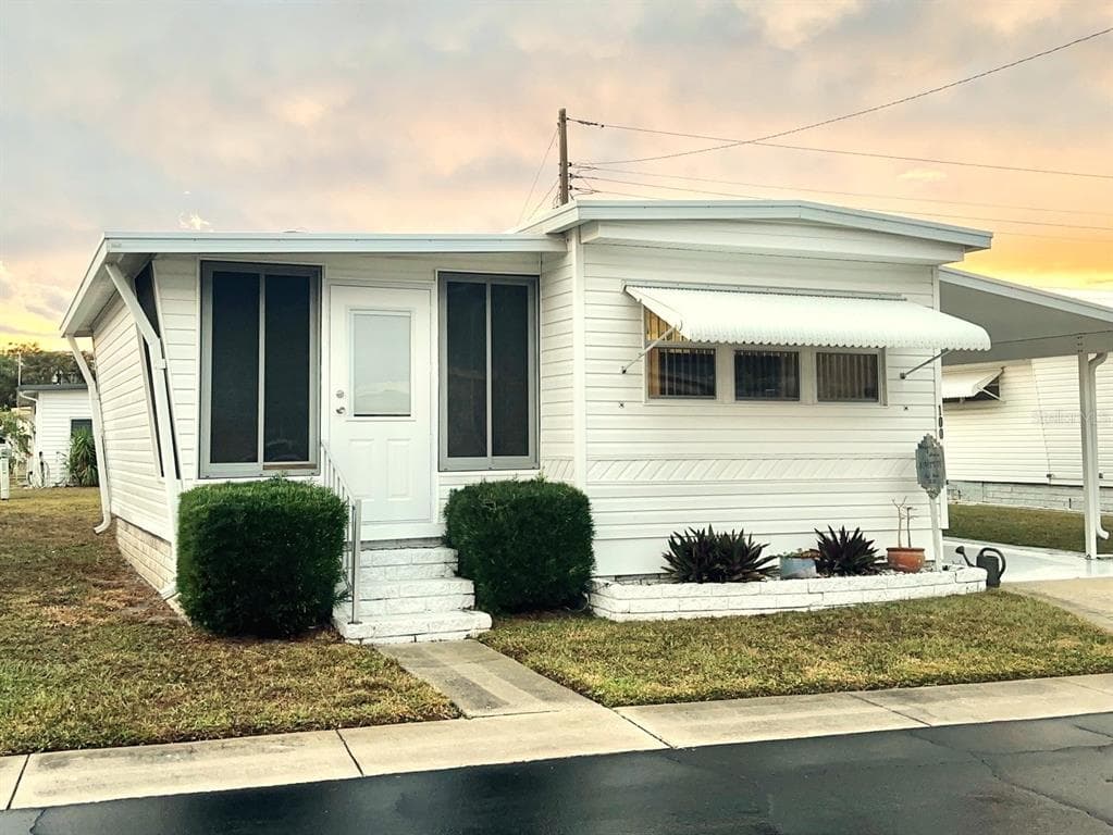 2000 BAY DRIVE Unit 100, LARGO, FL 33771