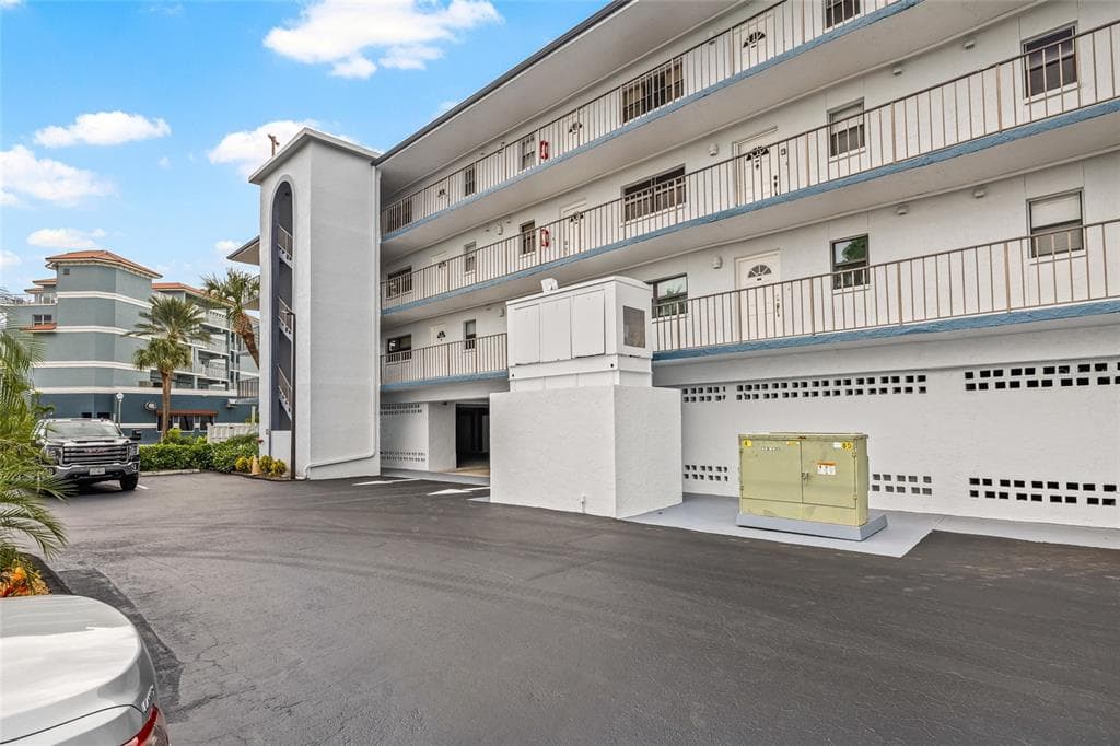 14001 GULF Boulevard Unit 304, MADEIRA BEACH, FL 33708 photo 2