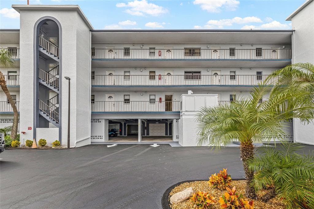 14001 GULF Boulevard Unit 304, MADEIRA BEACH, FL 33708