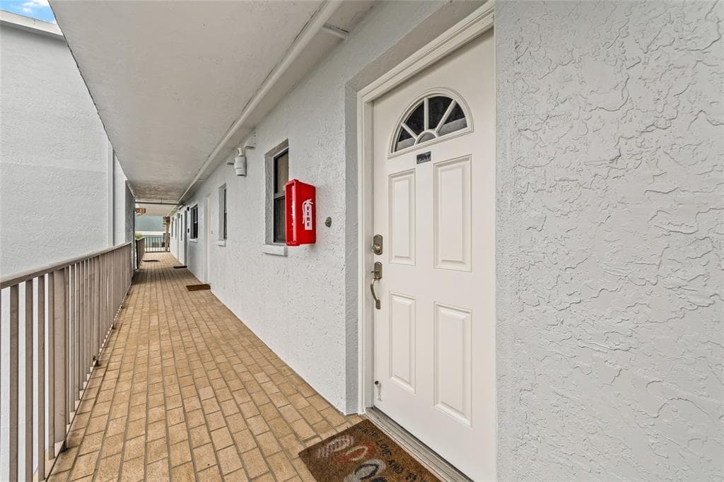 14001 GULF Boulevard Unit 304, MADEIRA BEACH, FL 33708 photo 5