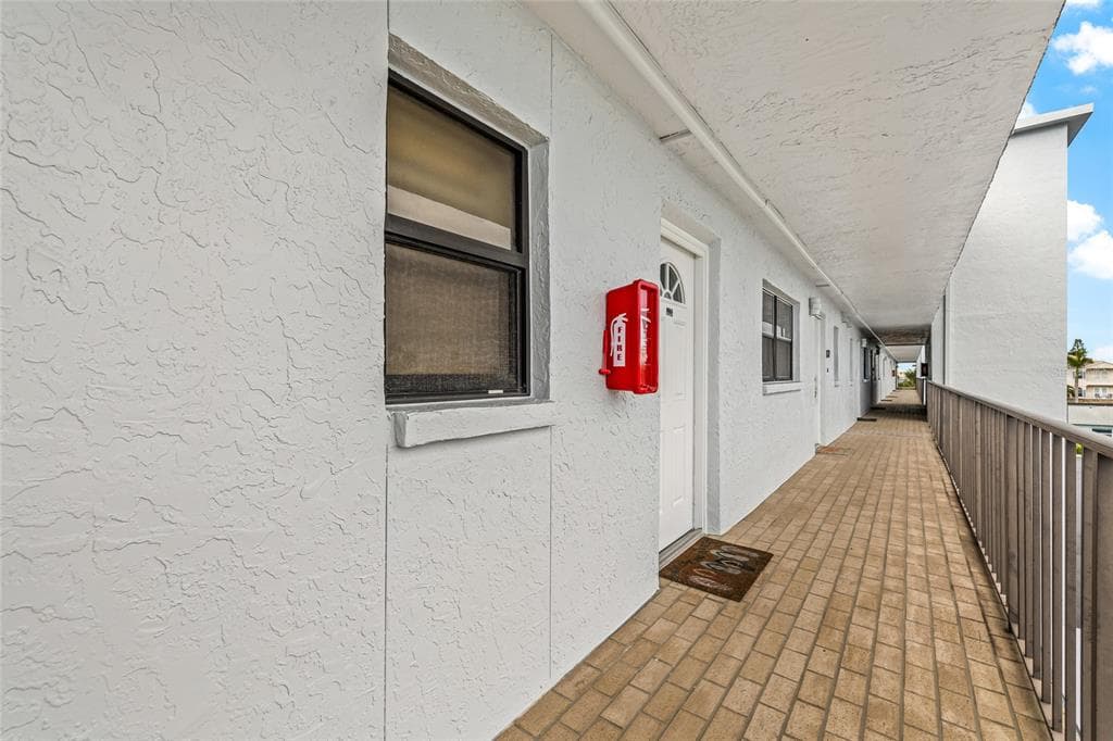 14001 GULF Boulevard Unit 304, MADEIRA BEACH, FL 33708 photo 4