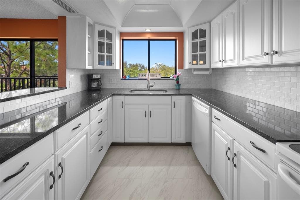 408 TARPON POINT, TARPON SPRINGS, FL 34689 photo 2