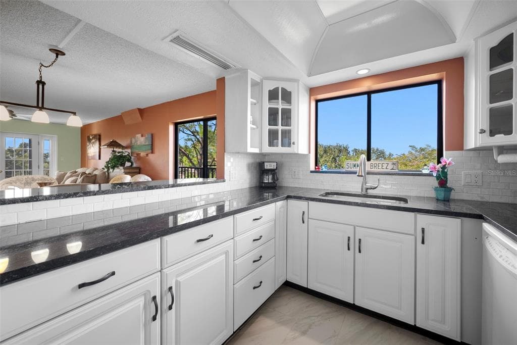 408 TARPON POINT, TARPON SPRINGS, FL 34689 photo 3