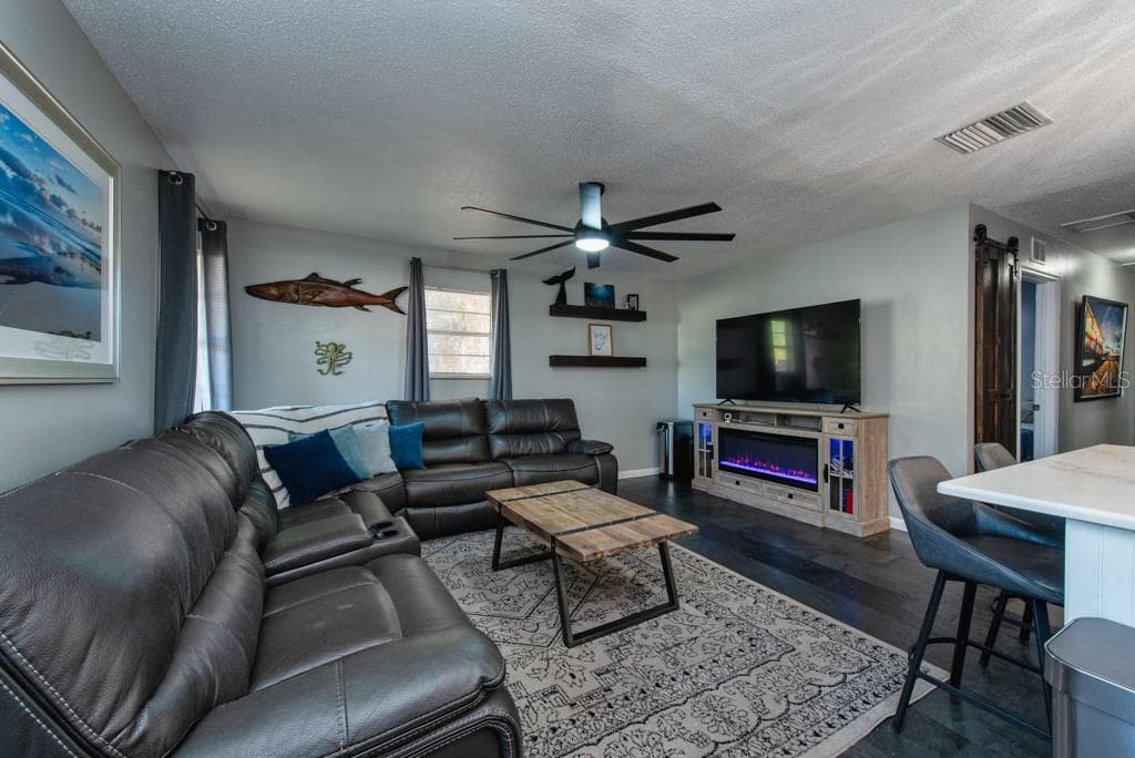 1385 MILTON STREET, CLEARWATER, FL 33756 photo 3