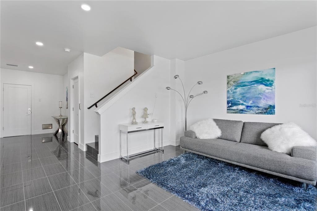 90 COLUMBIA DRIVE Unit 3, TAMPA, FL 33606 photo 4