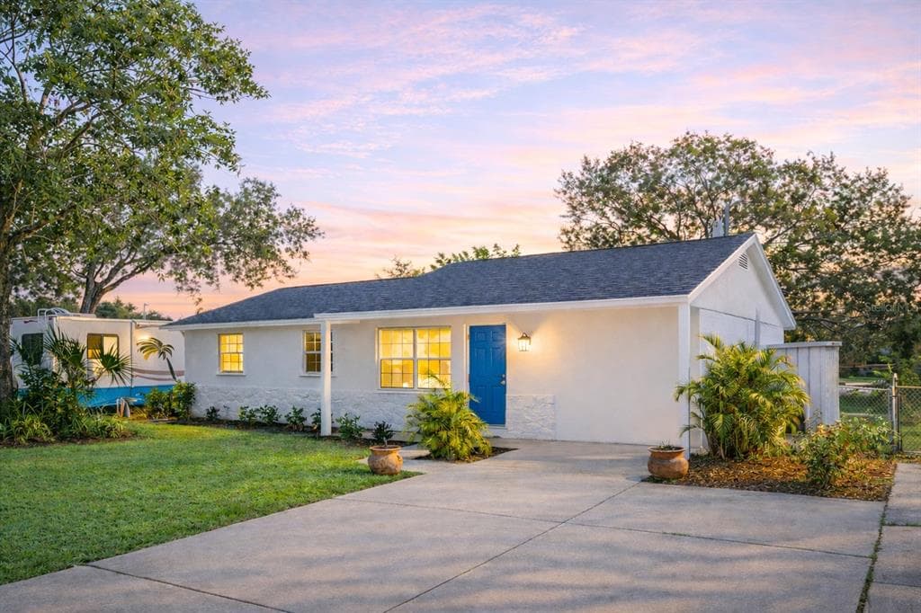 9049 ORCHID Drive, SEMINOLE, FL 33777