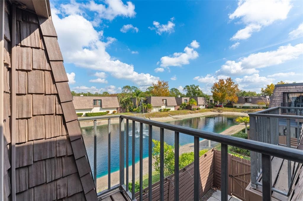 15233 POND WOODS DRIVE Unit 404, TAMPA, FL 33618 photo 2