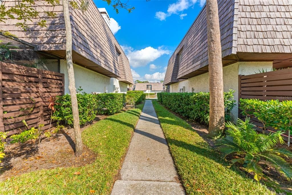 15233 POND WOODS DRIVE Unit 404, TAMPA, FL 33618 photo 5