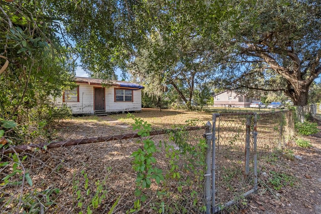 11720 WILLIAMS ROAD, THONOTOSASSA, FL 33592 photo 2