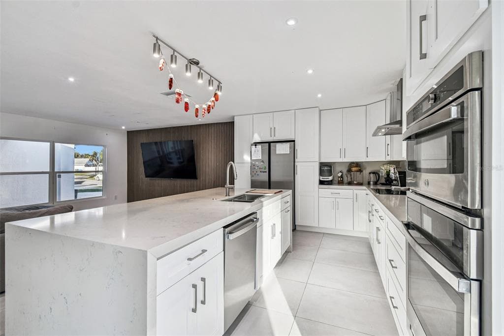 7204 BRANCHWOOD COURT, TAMPA, FL 33615 photo 5