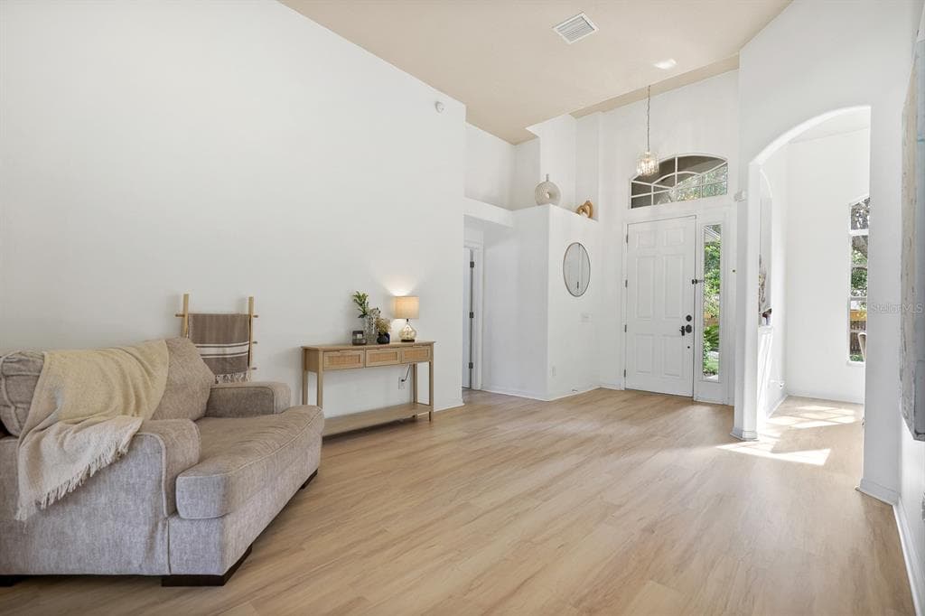 228 TAYLOR BAY Lane, BRANDON, FL 33510 photo 4