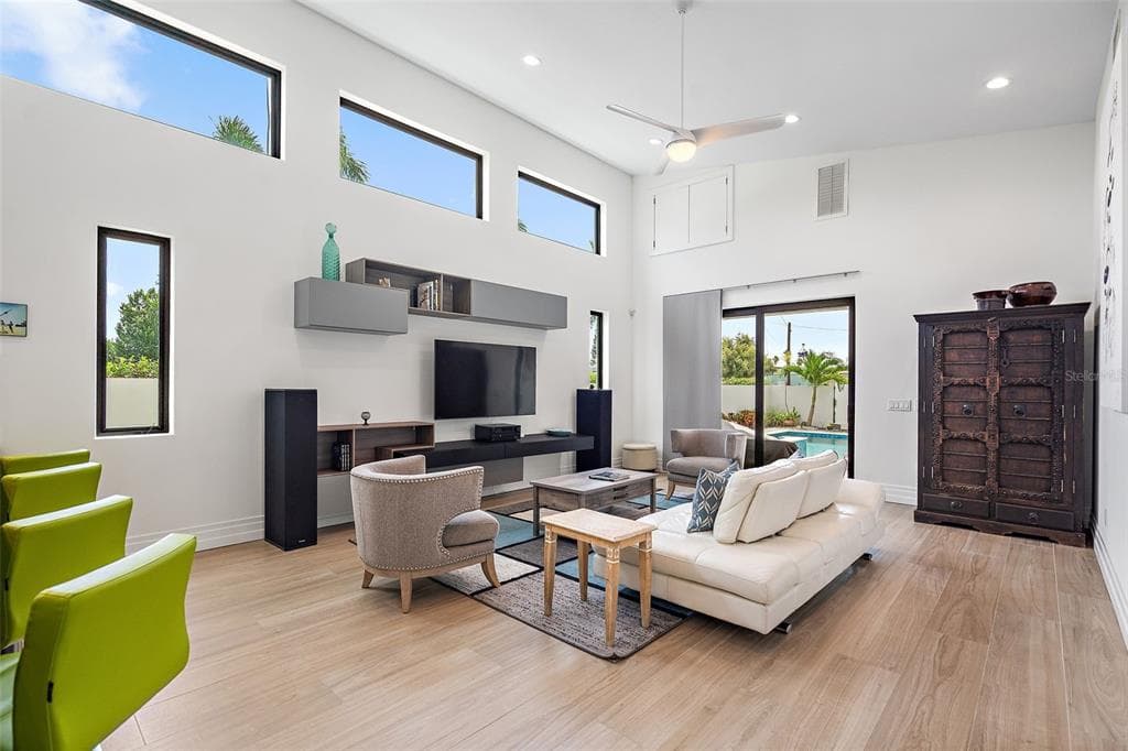 2500 4TH Avenue, Street PETERSBURG, FL 33712 photo 3