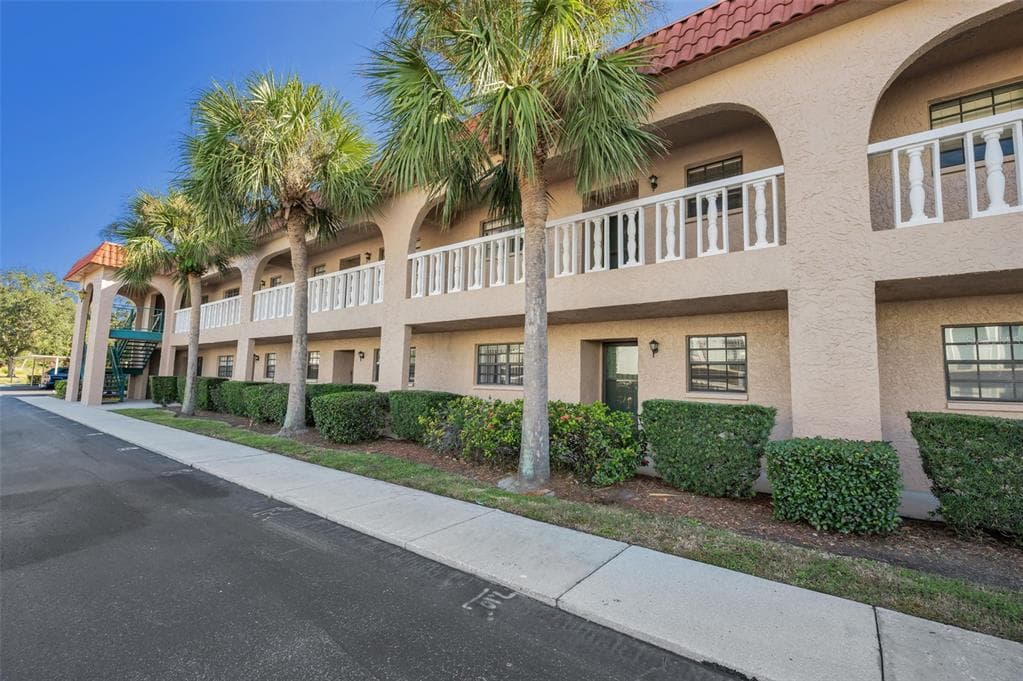 1750 BELLEAIR FOREST DRIVE Unit A7, BELLEAIR, FL 33756 photo 2