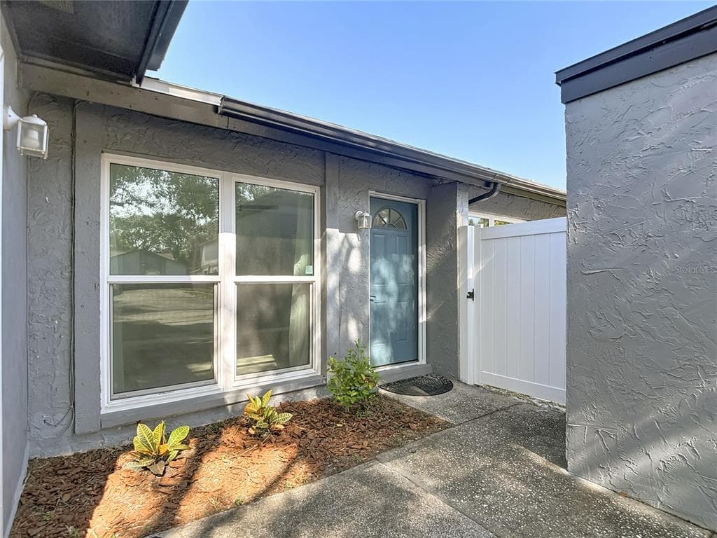 5141 SPRINGWOOD Drive, TAMPA, FL 33624 photo 5