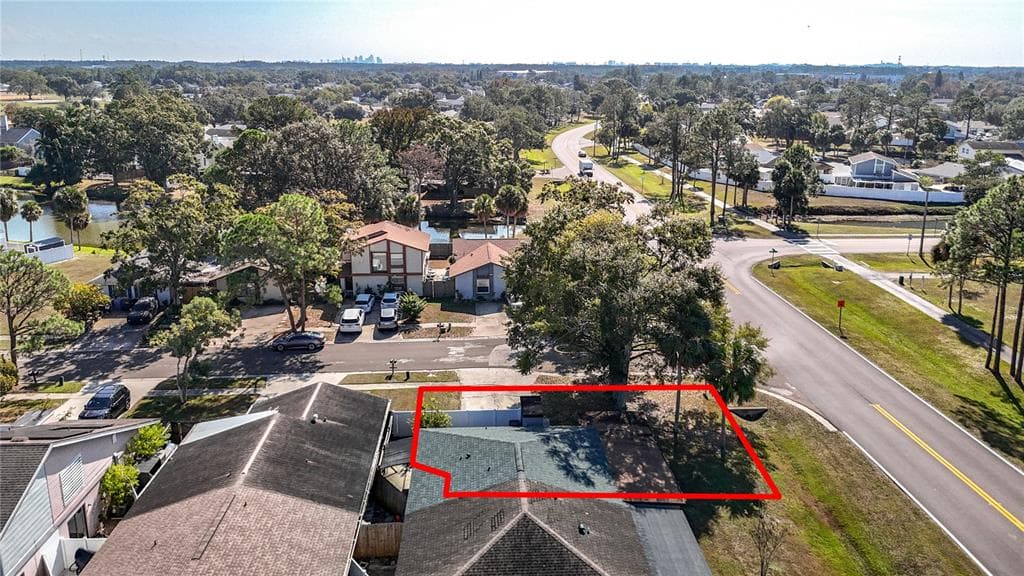 5141 SPRINGWOOD Drive, TAMPA, FL 33624 photo 4