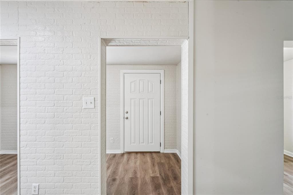 7025 PONDEROSA Drive, TAMPA, FL 33637 photo 2