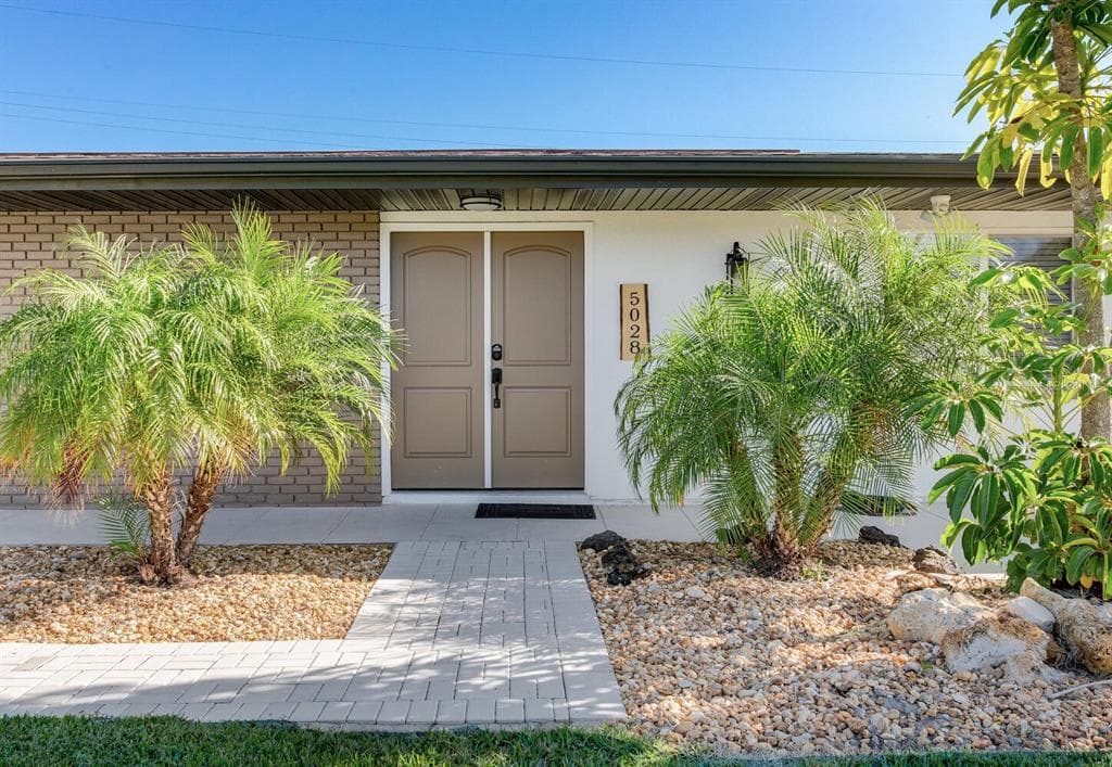 5028 42ND Street, Street PETERSBURG, FL 33711 photo 4