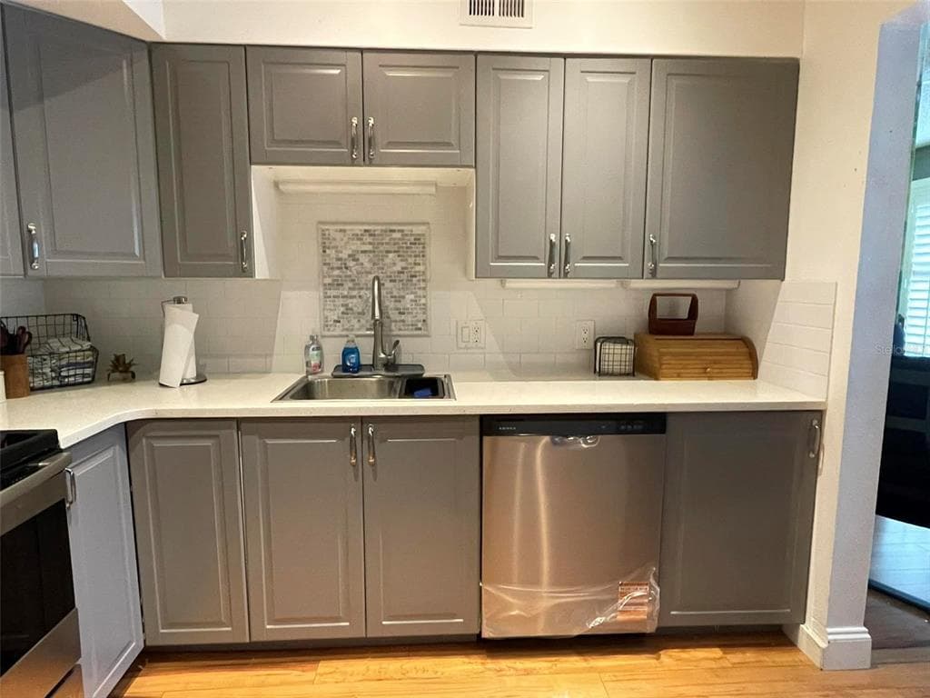 2441 PERSIAN Drive Unit 51, CLEARWATER, FL 33763 photo 3