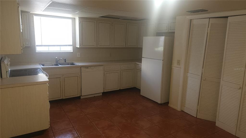 14460 REUTER STRASSE CIRCLE Unit 718, TAMPA, FL 33613 photo 2