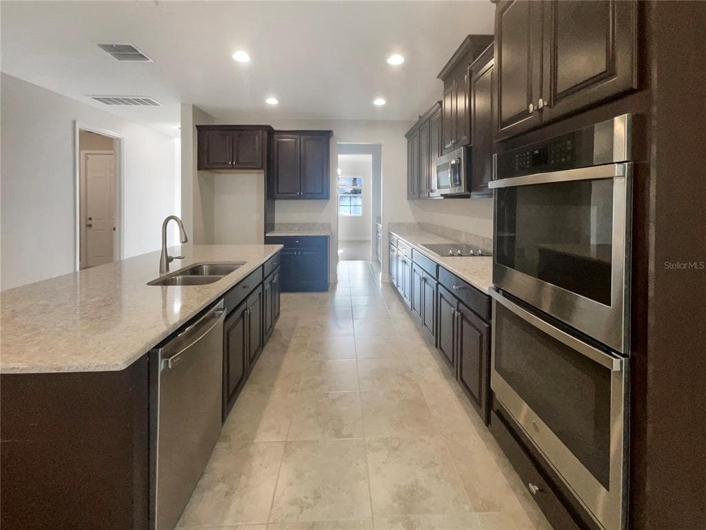 16136 MONTEREY GREENS CIRCLE, TAMPA, FL 33647 photo 2