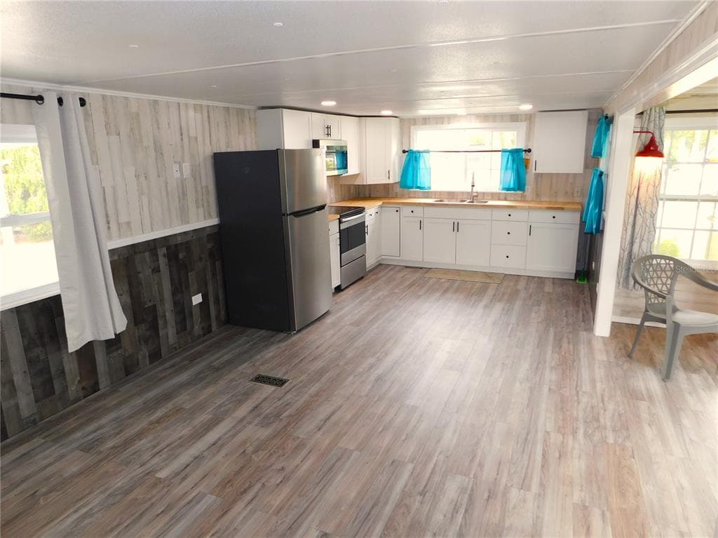 37320 8TH AVENUE, ZEPHYRHILLS, FL 33542 photo 4