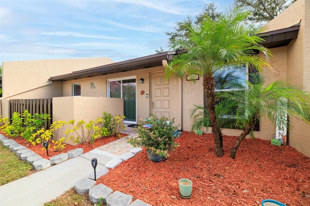 9979 88TH WAY, SEMINOLE, FL 33777 photo 2