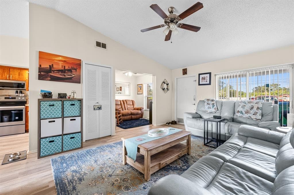 9979 88TH WAY, SEMINOLE, FL 33777 photo 5