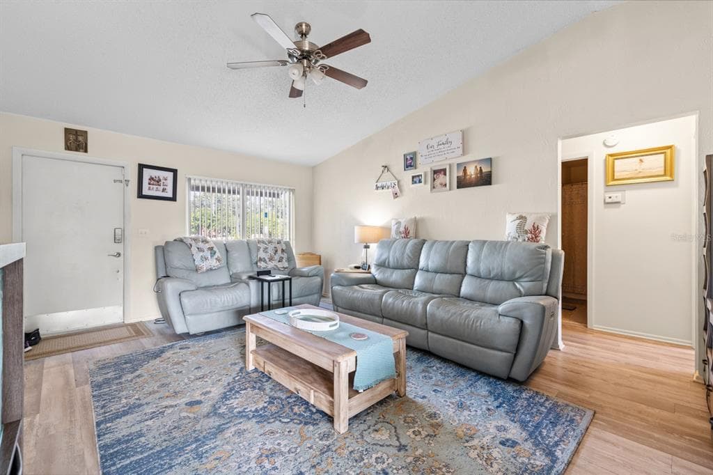 9979 88TH WAY, SEMINOLE, FL 33777 photo 4