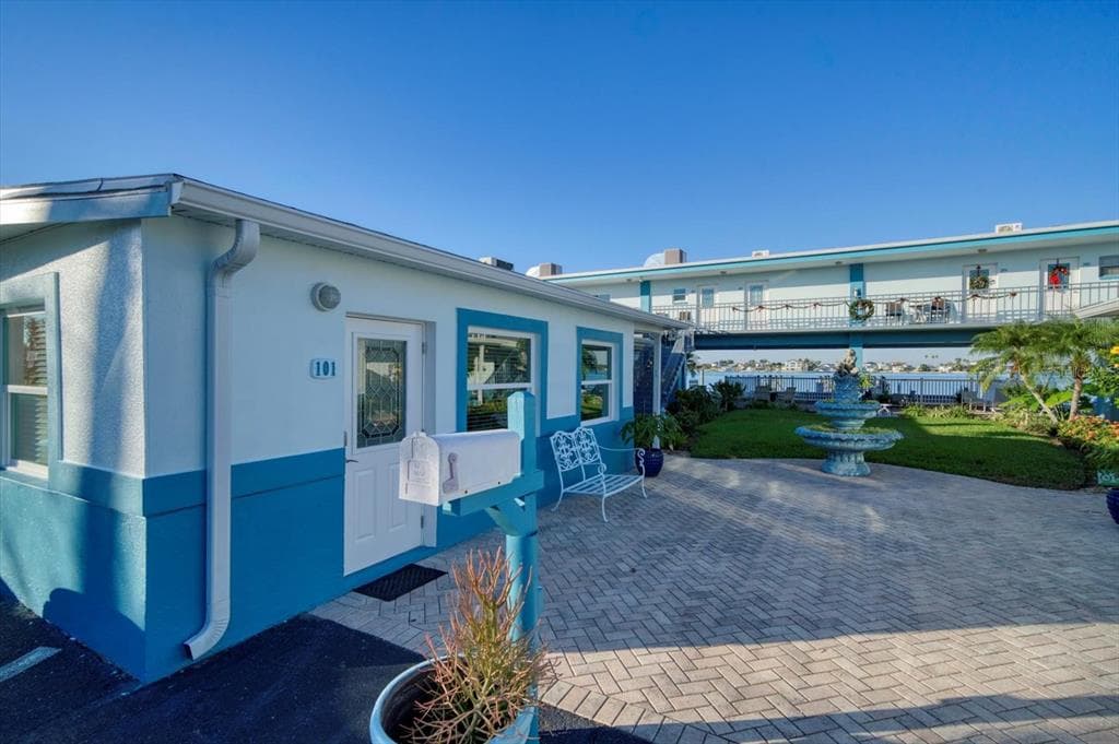 16 PARADISE Lane Unit 101, Street PETERSBURG, FL 33706