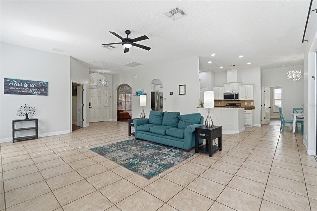 1023 LEGENDS PASS DRIVE, VALRICO, FL 33594 photo 3