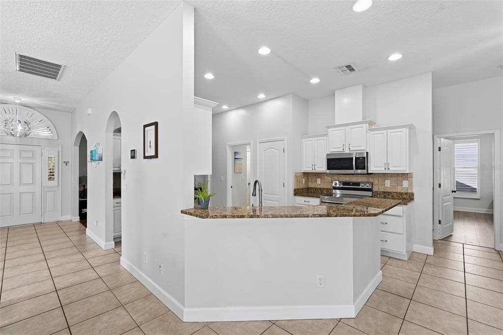 1023 LEGENDS PASS DRIVE, VALRICO, FL 33594 photo 5