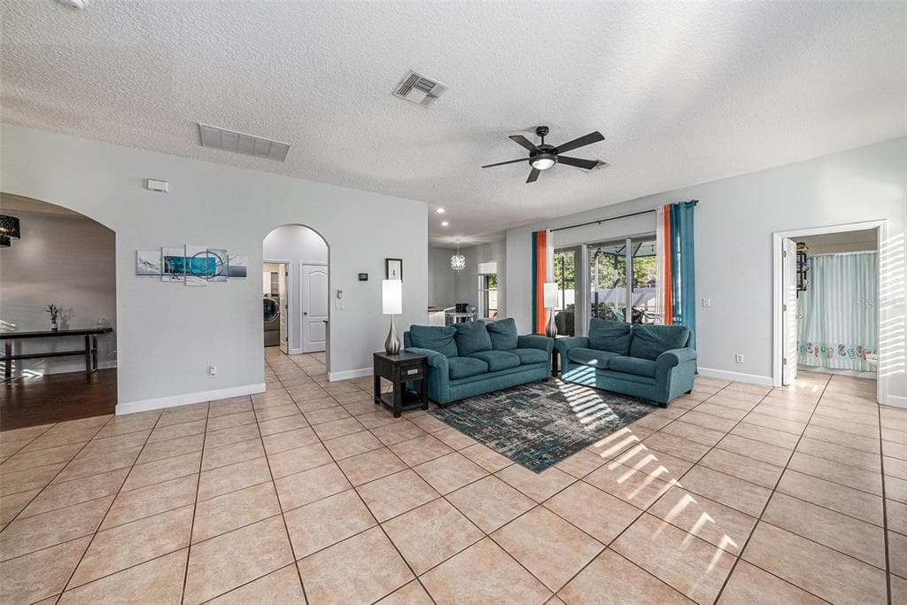 1023 LEGENDS PASS DRIVE, VALRICO, FL 33594 photo 4