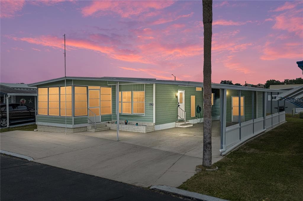 37843 BARCELONA AVENUE, ZEPHYRHILLS, FL 33541