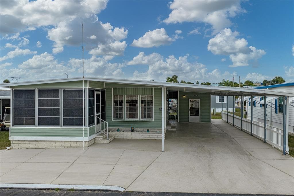 37843 BARCELONA AVENUE, ZEPHYRHILLS, FL 33541 photo 4