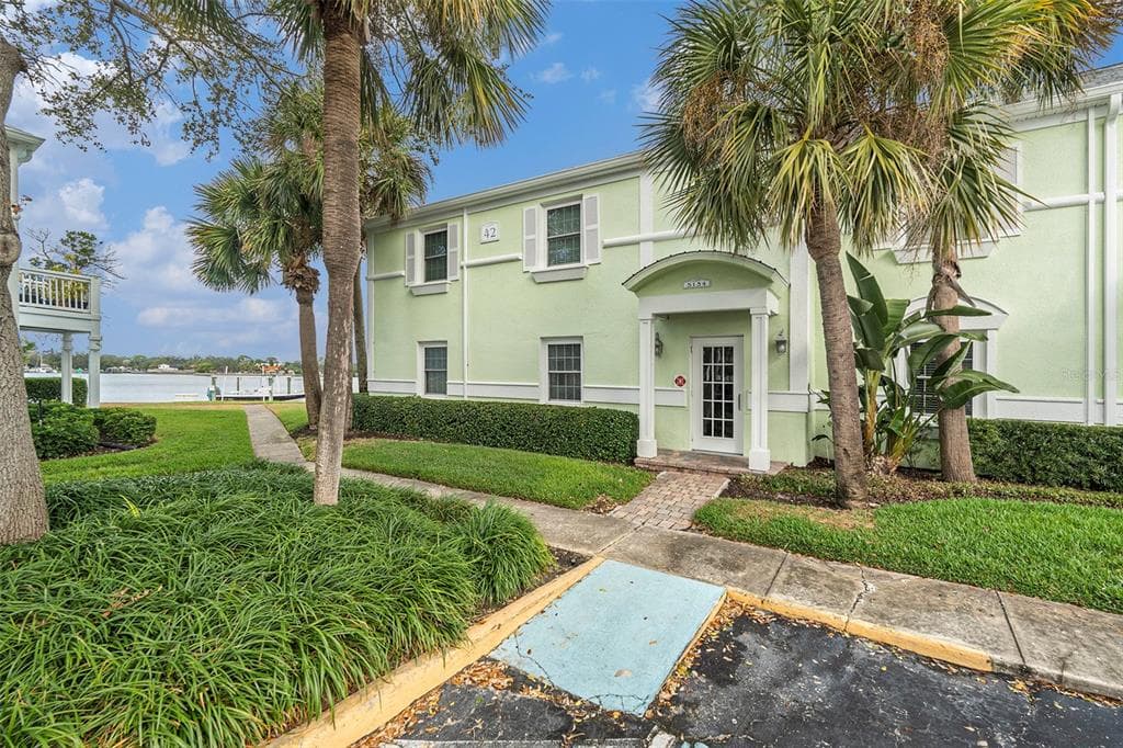 5134 SALMON Drive Unit A, Street PETERSBURG, FL 33705
