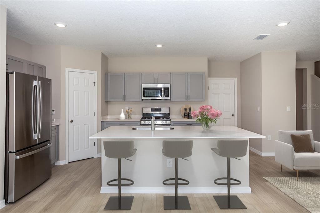 9158 BELLEVIEW FOREST PASS, ZEPHYRHILLS, FL 33541 photo 2