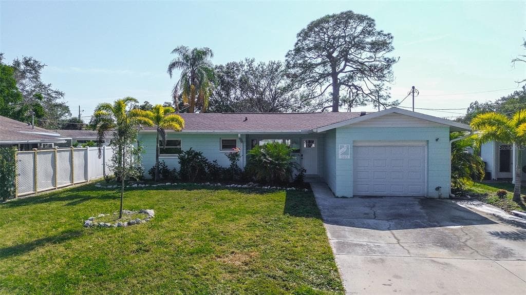 140 89TH AVENUE, ST PETERSBURG, FL, 33702