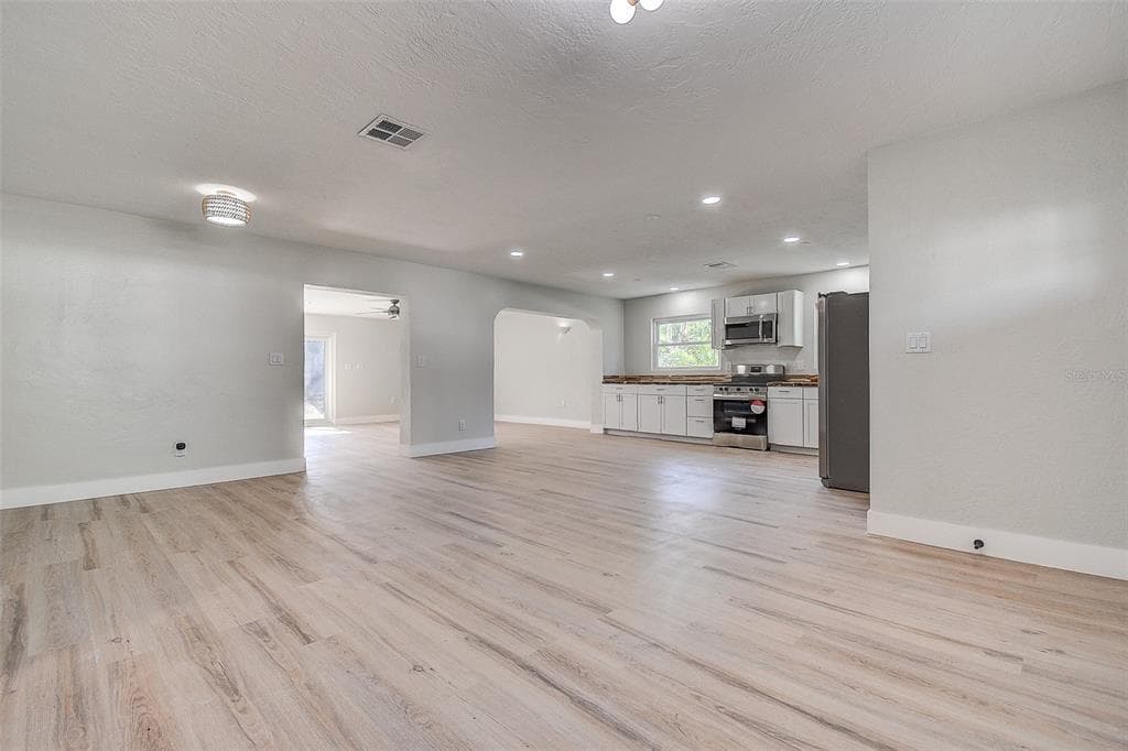 140 89TH AVENUE, ST PETERSBURG, FL, 33702 photo 5